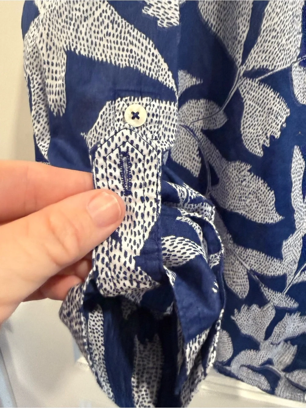 Chico‘s cotton Women’s Navy Leaf-Print Button-Up Blouse size 1 - Picture 8 of 10